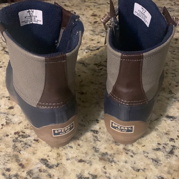 Sperry rain boots; perfect for trekking through the snow as well - Picture 2 of 3